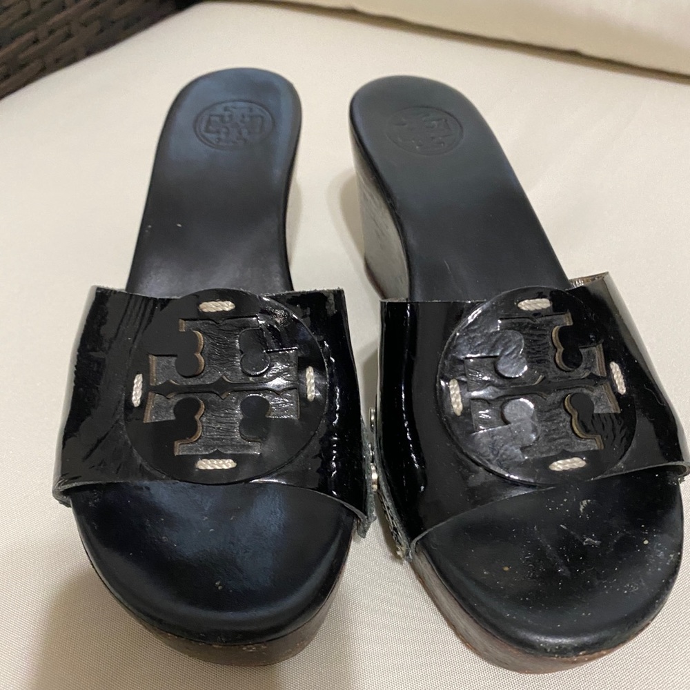 Tory Burch Black Wedge Shoes Elegant Design